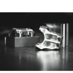 CHROMAG RIZA Stem - 35mm | 1 1/8" - Silver 12 CHROMAG RIZA Stem - 35mm | 1 1/8" - Silver -ROCKSHOX Sales chromag riza stem silver progress side 1471715