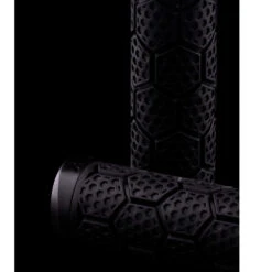 Sixpack D-Trix PA Lock-On Handlebar Grips - Red Velvet -ROCKSHOX Sales sixpack d trix pa grips black close 1376274